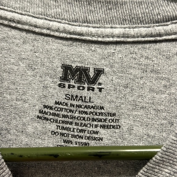 Quinnipiac university long sleeve - Picture 2 of 3